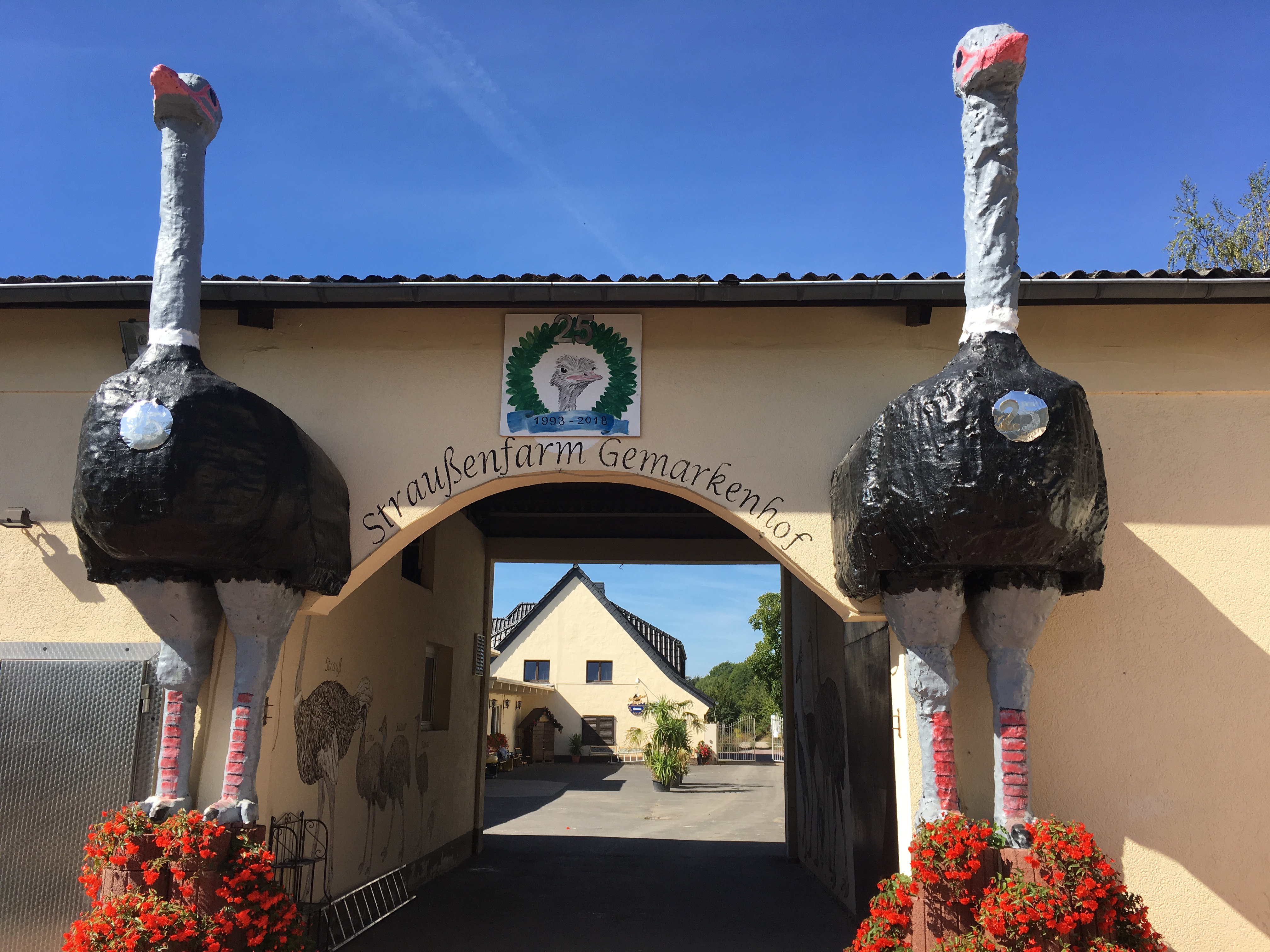 Eingang zur Strau&szlig;enfarm