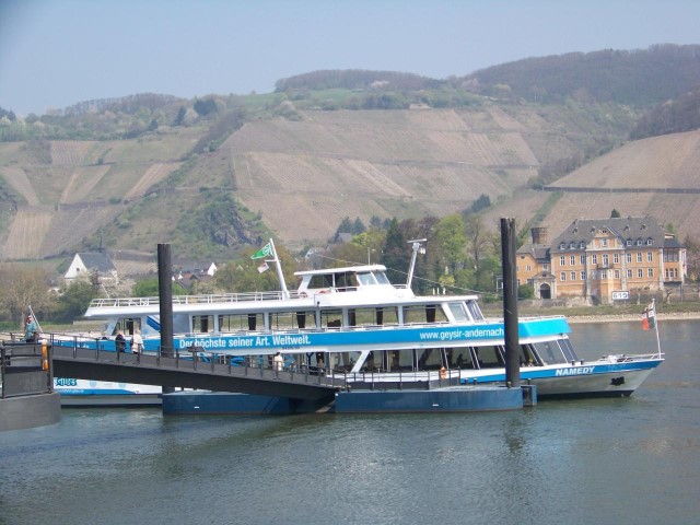 Mit dem Schiff zum Geysir